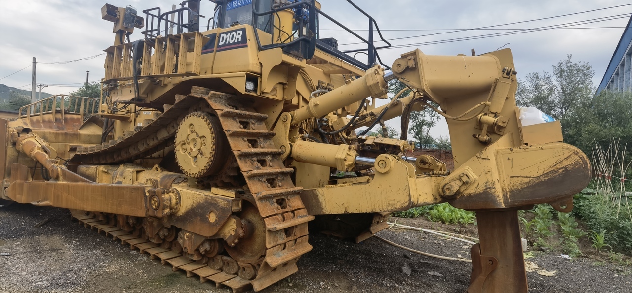 CATERPILLAR D10R - Buldožer: slika 1 CATERPILLAR D10R - Buldožer: slika 1