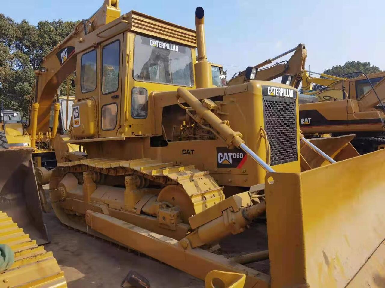 CATERPILLAR D6D - Buldožer: slika 1 CATERPILLAR D6D - Buldožer: slika 1