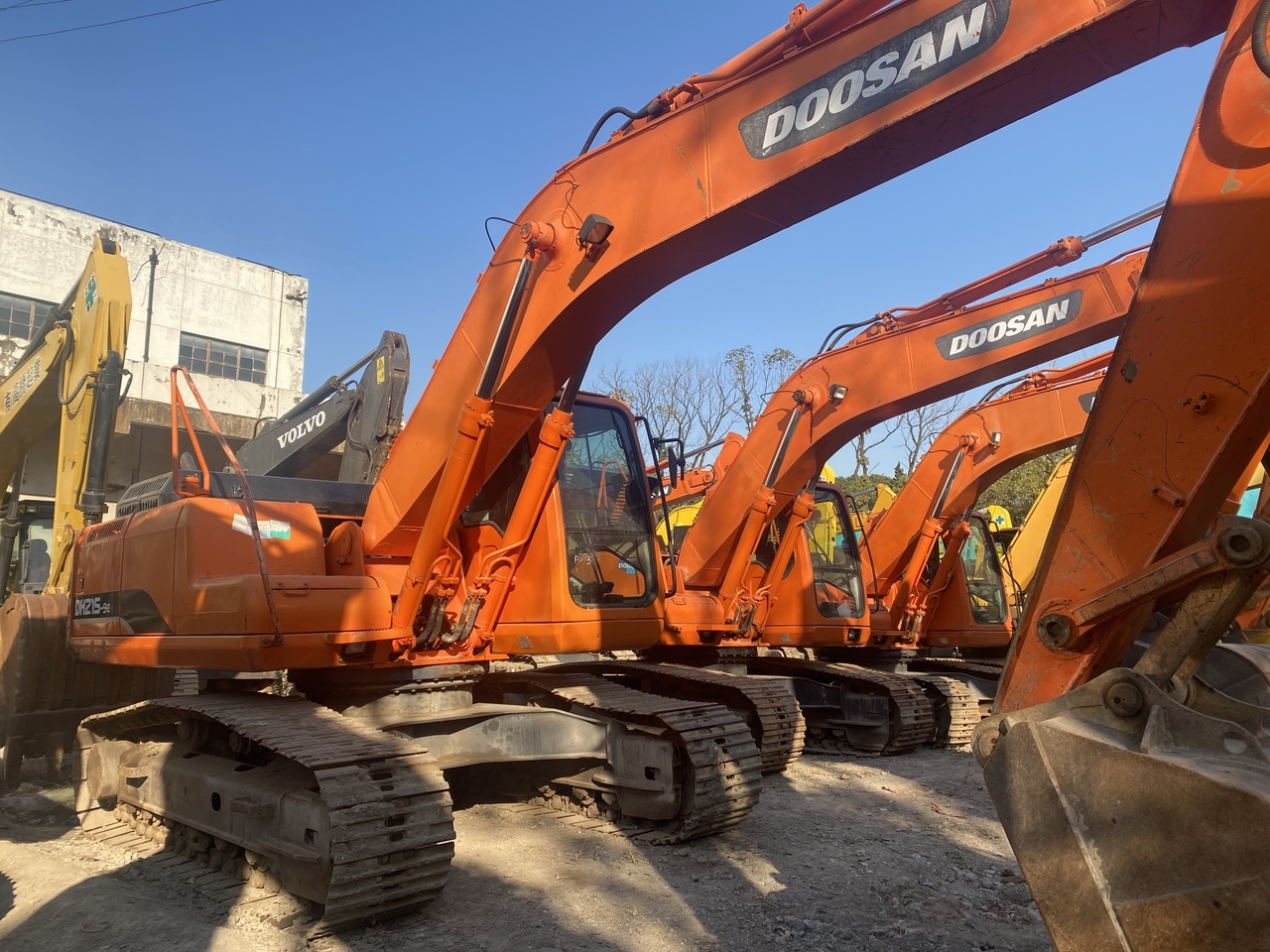 DOOSAN DH215-9E - Bager guseničar: slika 1 DOOSAN DH215-9E - Bager guseničar: slika 1