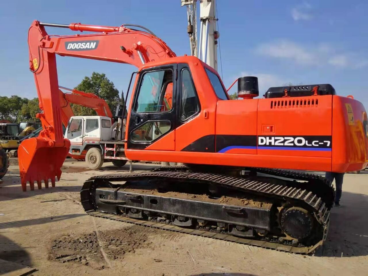 DOOSAN DH220LC - Bager guseničar: slika 1 DOOSAN DH220LC - Bager guseničar: slika 1