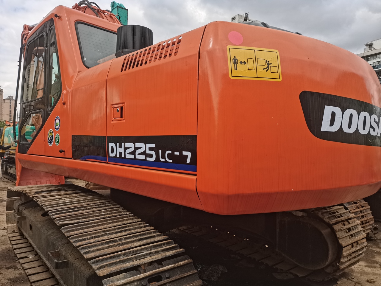 DOOSAN DH225LC-7 - Bager guseničar: slika 2 DOOSAN DH225LC-7 - Bager guseničar: slika 2