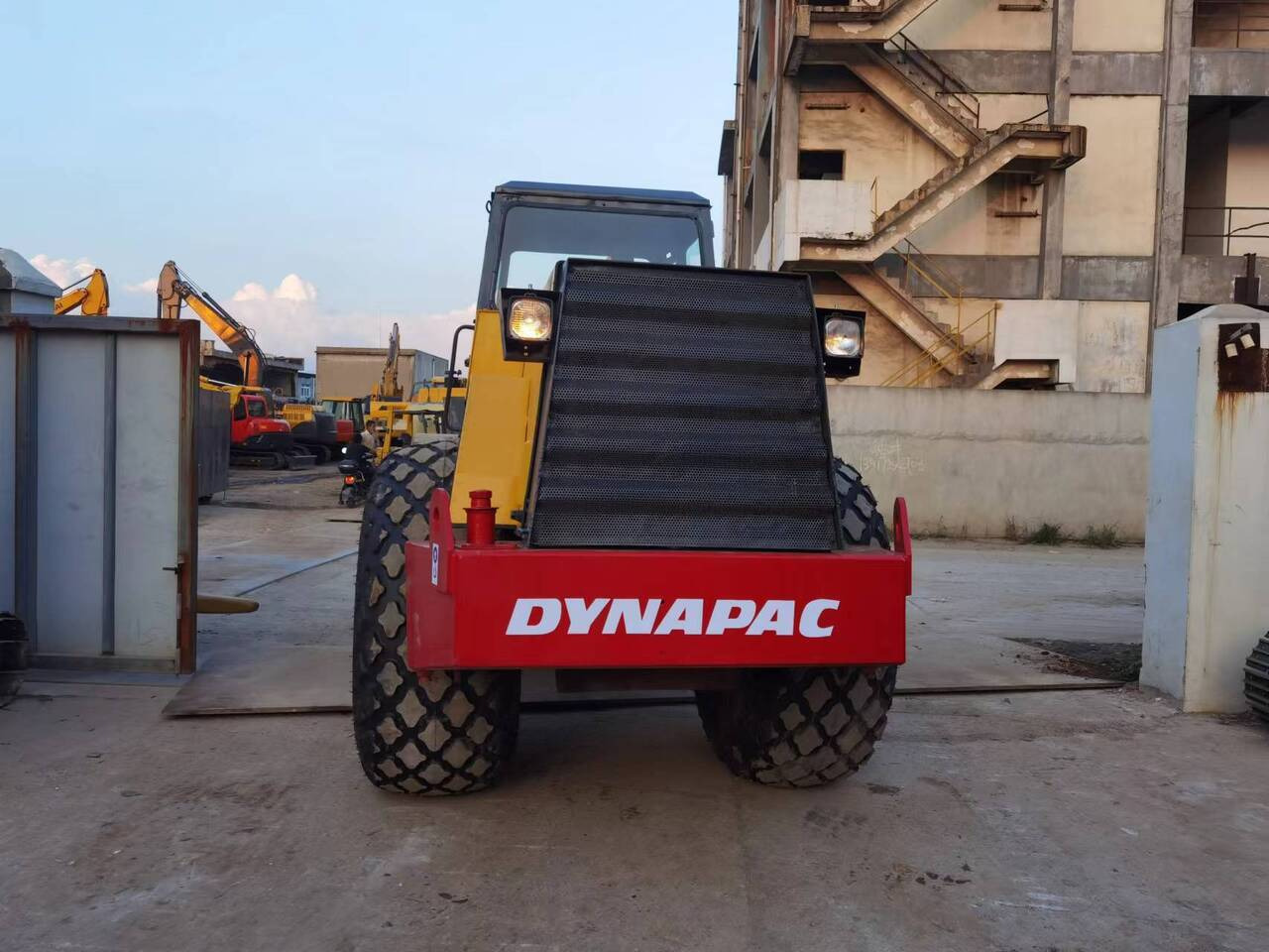 DYNAPAC CA301D - Valjak: slika 2 DYNAPAC CA301D - Valjak: slika 2