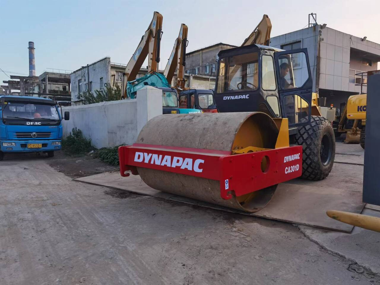 DYNAPAC CA301D-roller - Valjak: slika 1 DYNAPAC CA301D-roller - Valjak: slika 1