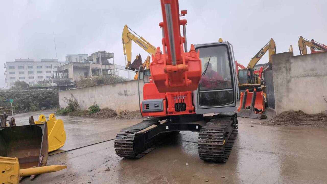 HITACHI EX120-5 - Bager guseničar: slika 2 HITACHI EX120-5 - Bager guseničar: slika 2