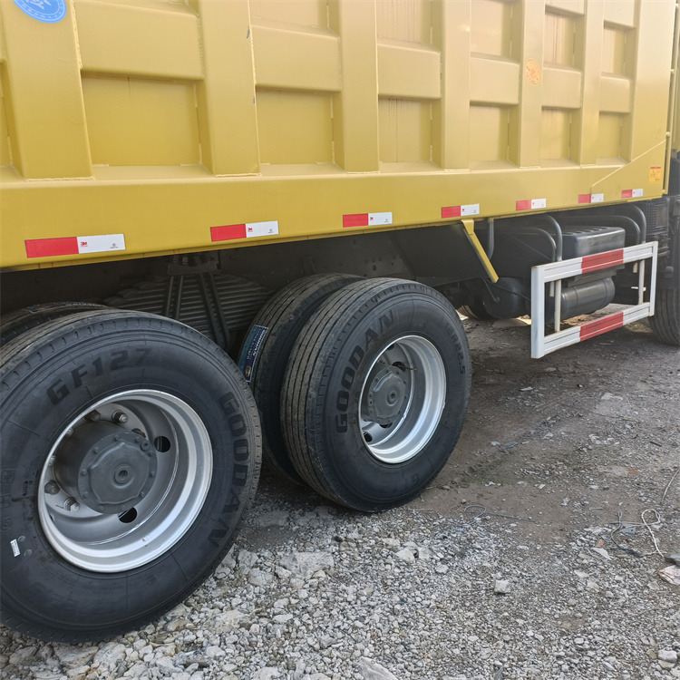 Istovarivač HOWO 6x4-375hp-Yellow: slika 7