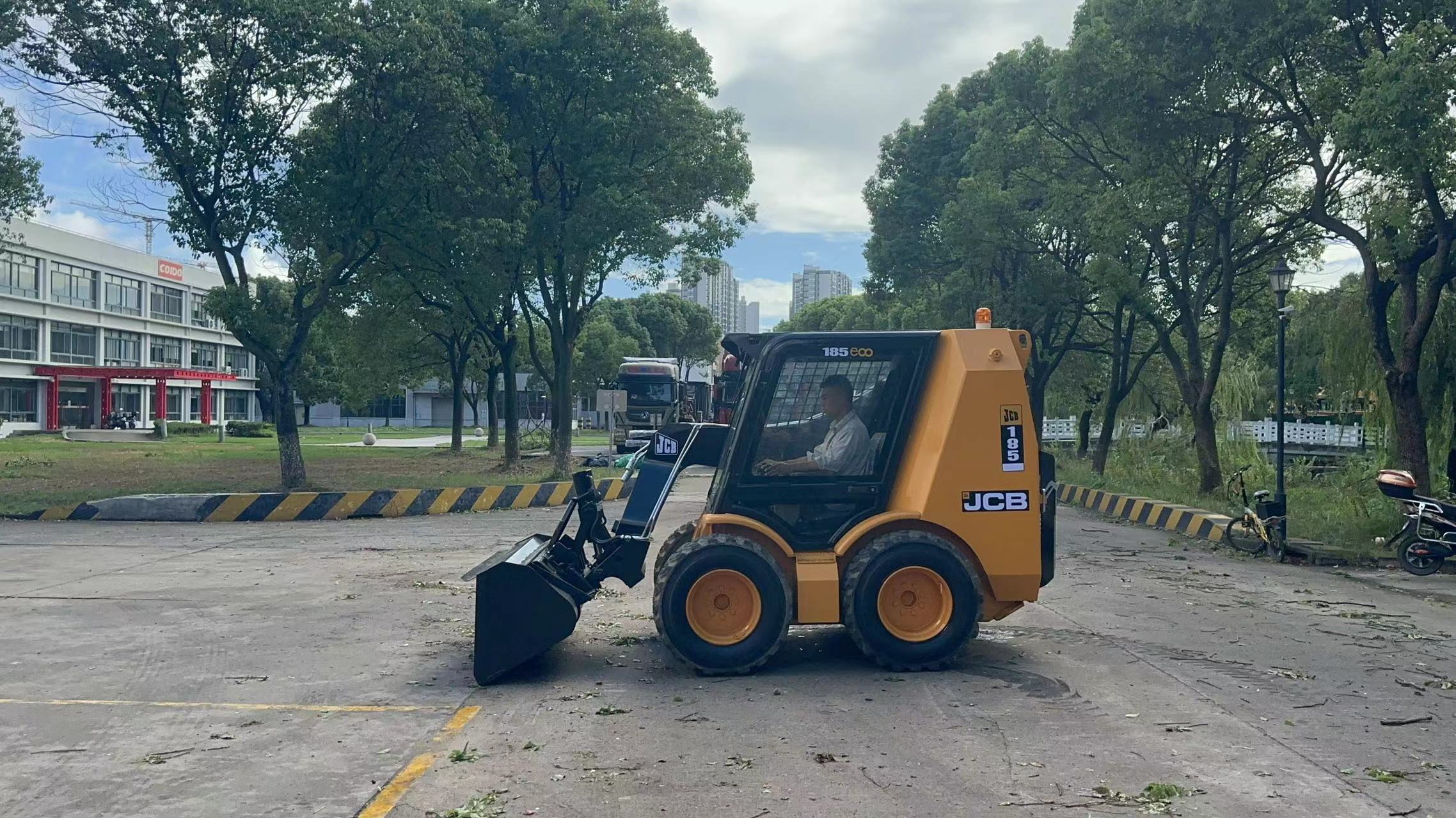 JCB 185 eco - Mini utovarivač: slika 3 JCB 185 eco - Mini utovarivač: slika 3