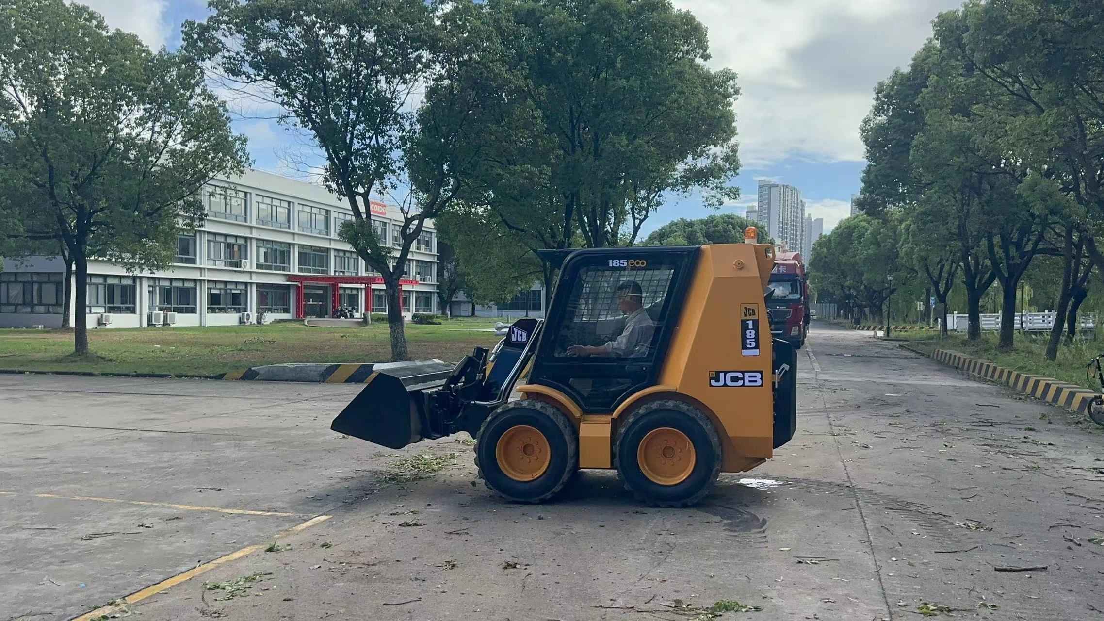 JCB 185 eco - Mini utovarivač: slika 4 JCB 185 eco - Mini utovarivač: slika 4