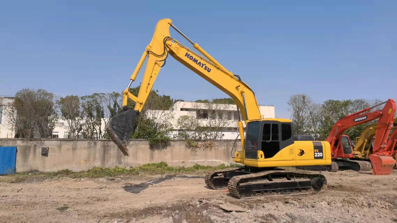 KOMATSU PC220-7 - Bager guseničar: slika 2 KOMATSU PC220-7 - Bager guseničar: slika 2