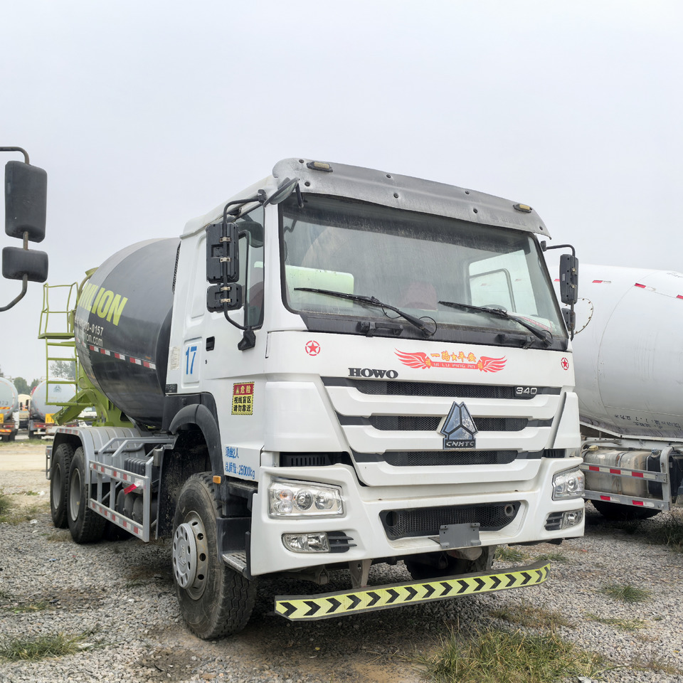 SINOTRUK Howo 6x4 mixer pump truck - Kamion: slika 1 SINOTRUK Howo 6x4 mixer pump truck - Kamion: slika 1