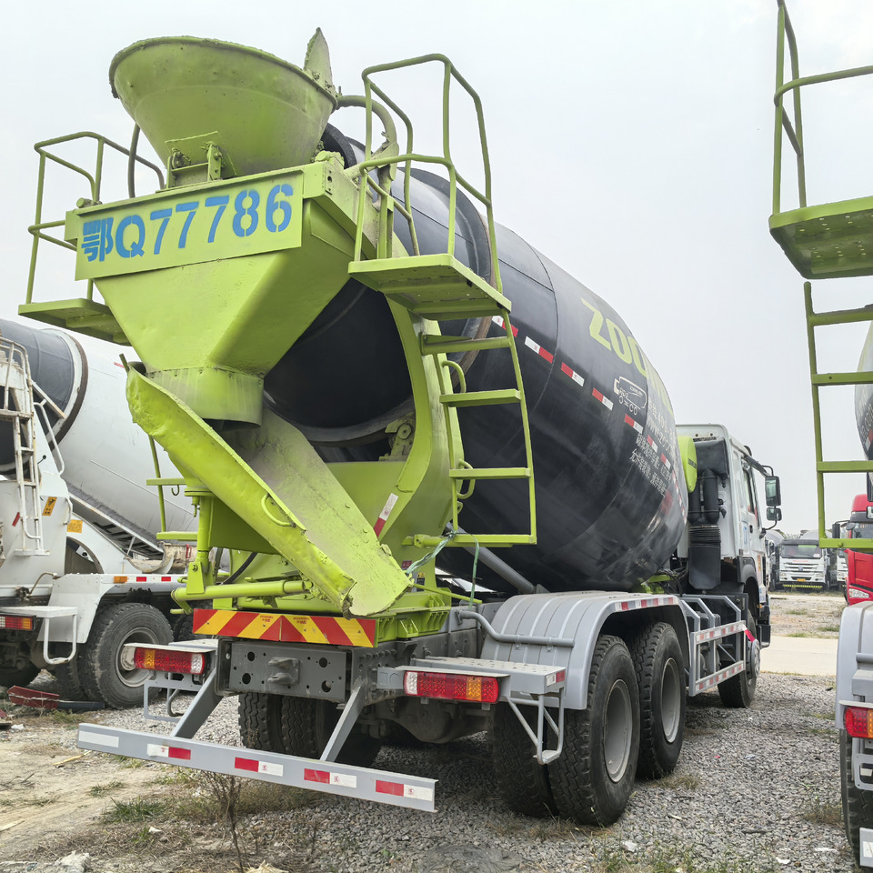 SINOTRUK Howo 6x4 mixer pump truck - Kamion: slika 5 SINOTRUK Howo 6x4 mixer pump truck - Kamion: slika 5