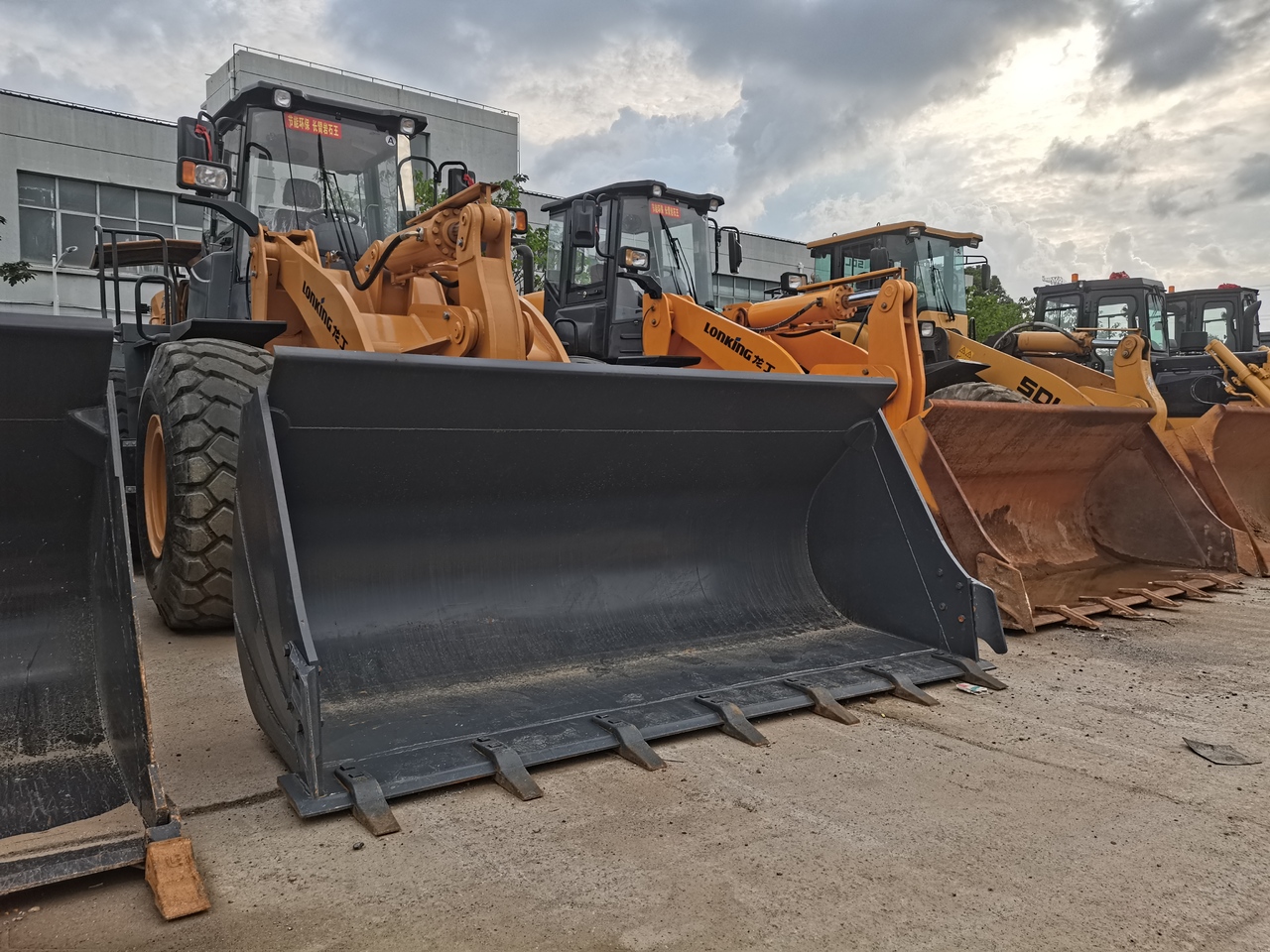 LONKING LG855N -wheel loader - Utovarivač točkaš: slika 2 LONKING LG855N -wheel loader - Utovarivač točkaš: slika 2