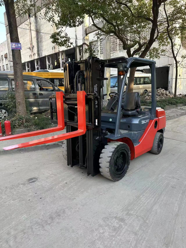 Toyota 62-7FD30 - Dizel viljuškar: slika 2 Toyota 62-7FD30 - Dizel viljuškar: slika 2