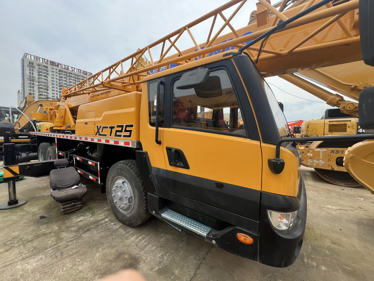 XCMG QY25K - Kran: slika 2 XCMG QY25K - Kran: slika 2