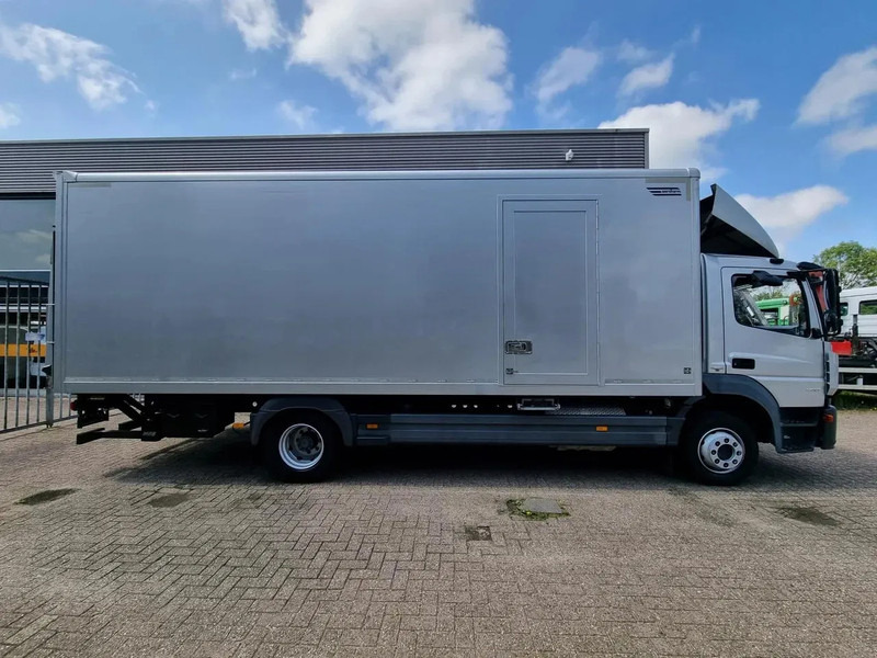 Mercedes-Benz Atego 1218 Koffer/ Ladebordwand/ Airco/ Grau Metallic - Kamion sa zatvorenim sandukom: slika 2 Mercedes-Benz Atego 1218 Koffer/ Ladebordwand/ Airco/ Grau Metallic - Kamion sa zatvorenim sandukom: slika 2