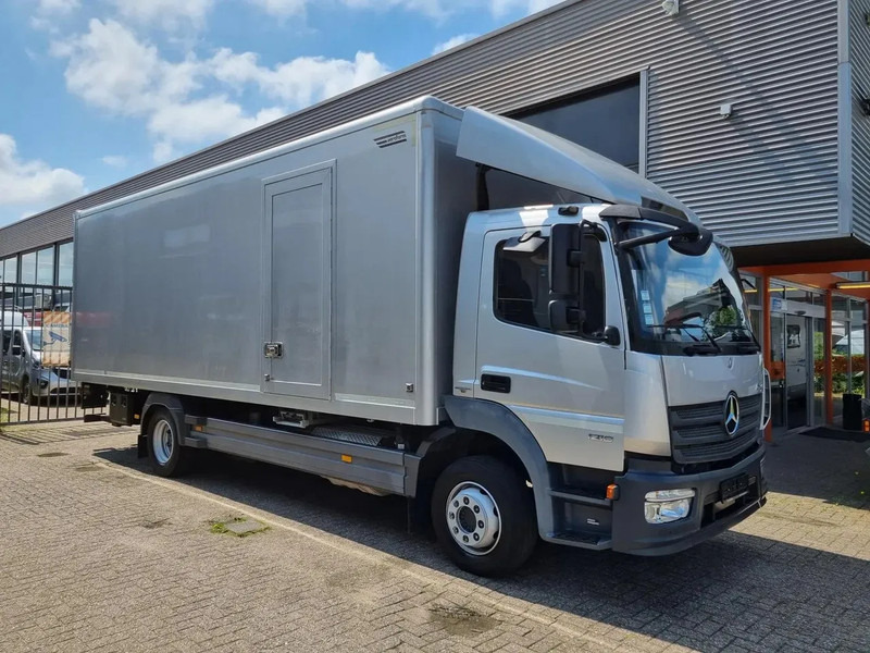 Mercedes-Benz Atego 1218 Koffer/ Ladebordwand/ Airco/ Grau Metallic - Kamion sa zatvorenim sandukom: slika 1 Mercedes-Benz Atego 1218 Koffer/ Ladebordwand/ Airco/ Grau Metallic - Kamion sa zatvorenim sandukom: slika 1