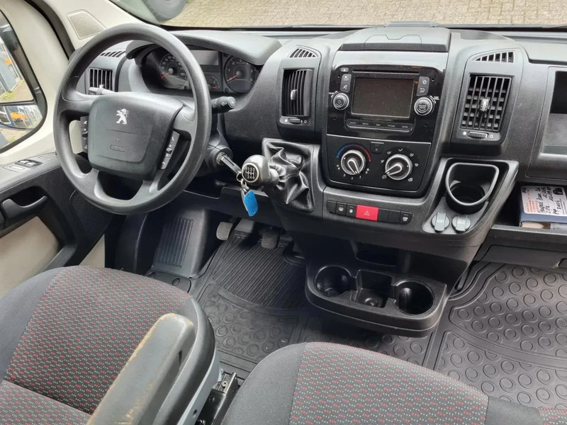 Interior photo 1: Furgon Peugeot Boxer 435 2.0 HDI L3H2 Pro/ Airco/ Navi/ Imperiaal