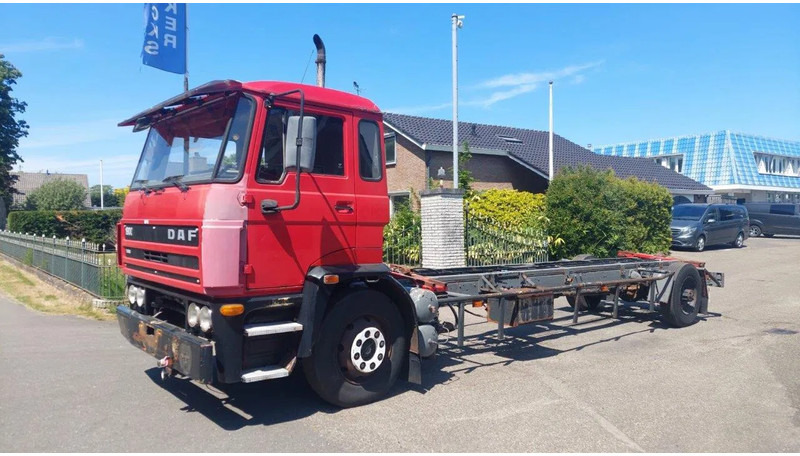 DAF 1900 4X2 HOLLAND TUCK FULL STEEL SUSPENSION MANUAL GEARBOX - Kamion sa golom šasijom i zatvorenom kabinom: slika 1 DAF 1900 4X2 HOLLAND TUCK FULL STEEL SUSPENSION MANUAL GEARBOX - Kamion sa golom šasijom i zatvorenom kabinom: slika 1