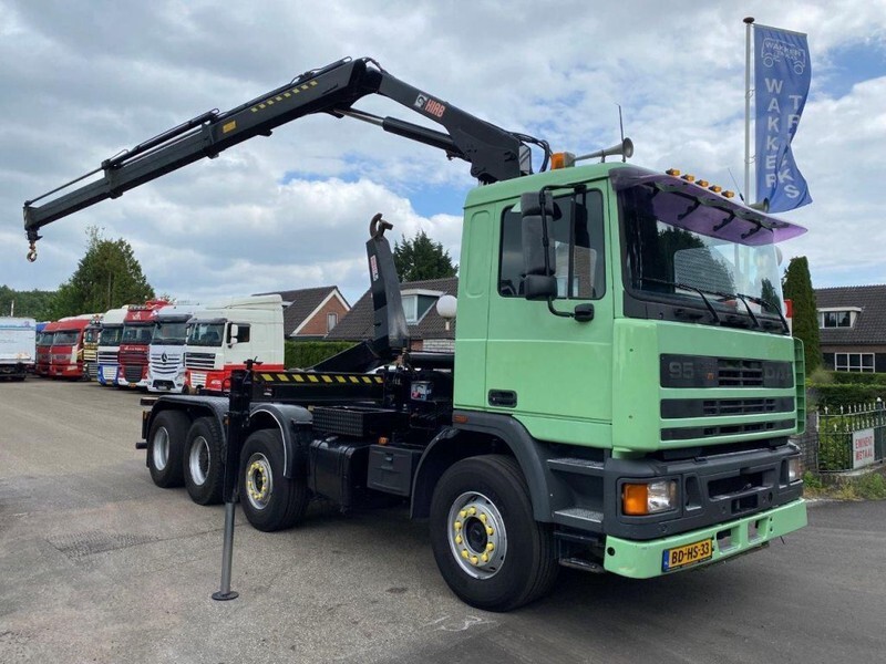 DAF 95 ATi 360 8X2 STEEL SPRING HIAB 166B-2 Duo - Kamion sa dizalicom: slika 2 DAF 95 ATi 360 8X2 STEEL SPRING HIAB 166B-2 Duo - Kamion sa dizalicom: slika 2
