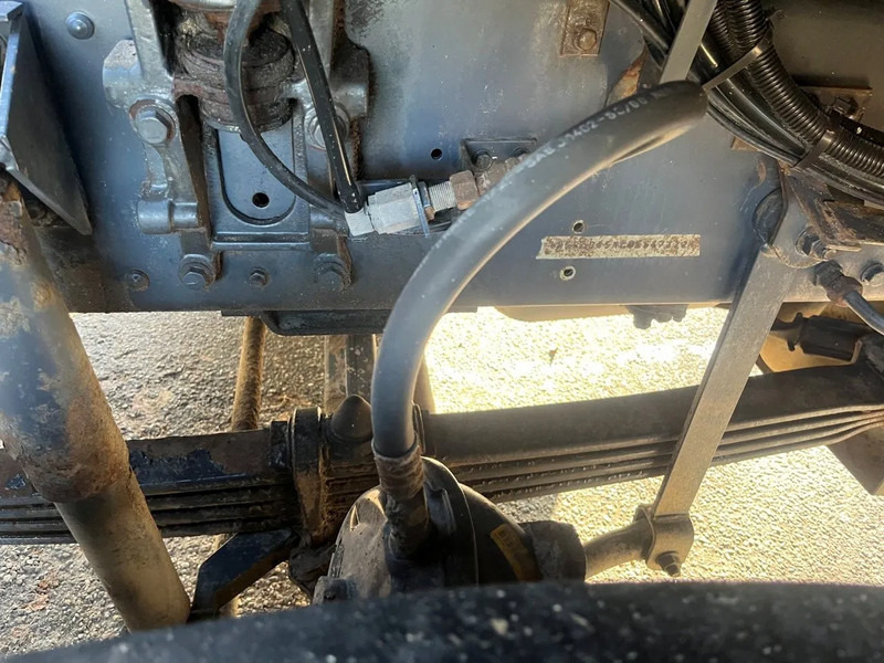 DAF CF 85.340 8X4 HOLLAND TRUCK FULL STEEL SUSPENSION MANUAL ZF GEARBOX - Kamion sa kablovskim sistemom: slika 5 DAF CF 85.340 8X4 HOLLAND TRUCK FULL STEEL SUSPENSION MANUAL ZF GEARBOX - Kamion sa kablovskim sistemom: slika 5