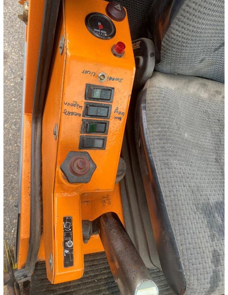 Nilfisk MFH2200 SWEEPER MFH 2200 CLEANER - Industrijska mašina za metenje: slika 5 Nilfisk MFH2200 SWEEPER MFH 2200 CLEANER - Industrijska mašina za metenje: slika 5