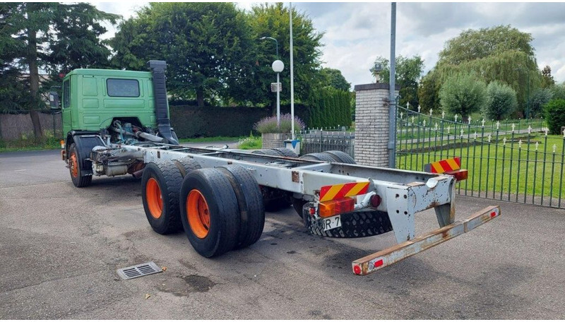Scania P92 6x2 FULL STEEL MANUAL GEARBOX - Kamion sa golom šasijom i zatvorenom kabinom: slika 4 Scania P92 6x2 FULL STEEL MANUAL GEARBOX - Kamion sa golom šasijom i zatvorenom kabinom: slika 4