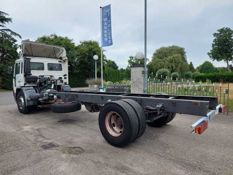 Volvo FL 250 MANUAL STEEL SUSPENSION - Kamion sa golom šasijom i zatvorenom kabinom: slika 2 Volvo FL 250 MANUAL STEEL SUSPENSION - Kamion sa golom šasijom i zatvorenom kabinom: slika 2