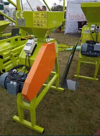 ADRAF Zgniatacz walcowy do ziarna - Oprema za posle žetve: slika 1 ADRAF Zgniatacz walcowy do ziarna - Oprema za posle žetve: slika 1