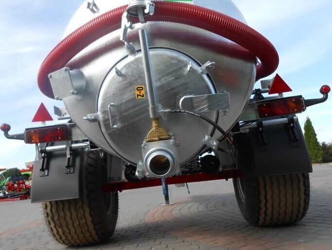 POMOT Single-axial tanker truck/ Beczkowóz wóz asenizacyjny 5000 l - Cisterna za osoku: slika 3 POMOT Single-axial tanker truck/ Beczkowóz wóz asenizacyjny 5000 l - Cisterna za osoku: slika 3
