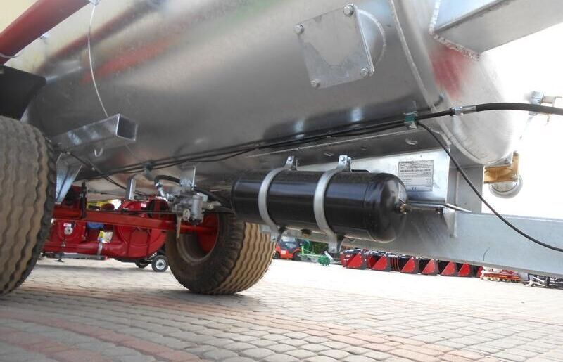 POMOT Single-axial tanker truck/ Beczkowóz wóz asenizacyjny 5000 l - Cisterna za osoku: slika 5 POMOT Single-axial tanker truck/ Beczkowóz wóz asenizacyjny 5000 l - Cisterna za osoku: slika 5