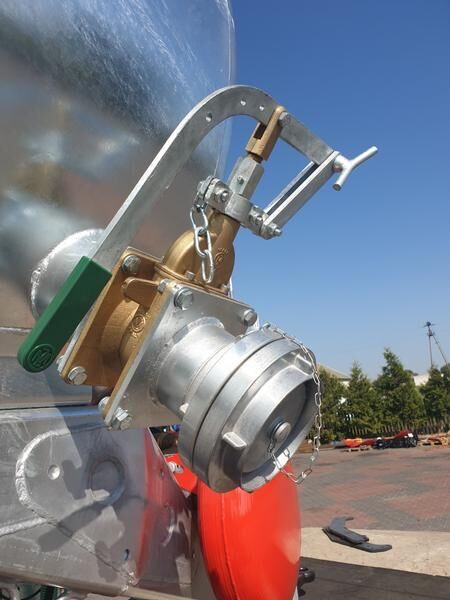 POMOT Single-axial tanker truck/ Beczkowóz wóz asenizacyjny 8000 l - Cisterna za osoku: slika 3 POMOT Single-axial tanker truck/ Beczkowóz wóz asenizacyjny 8000 l - Cisterna za osoku: slika 3