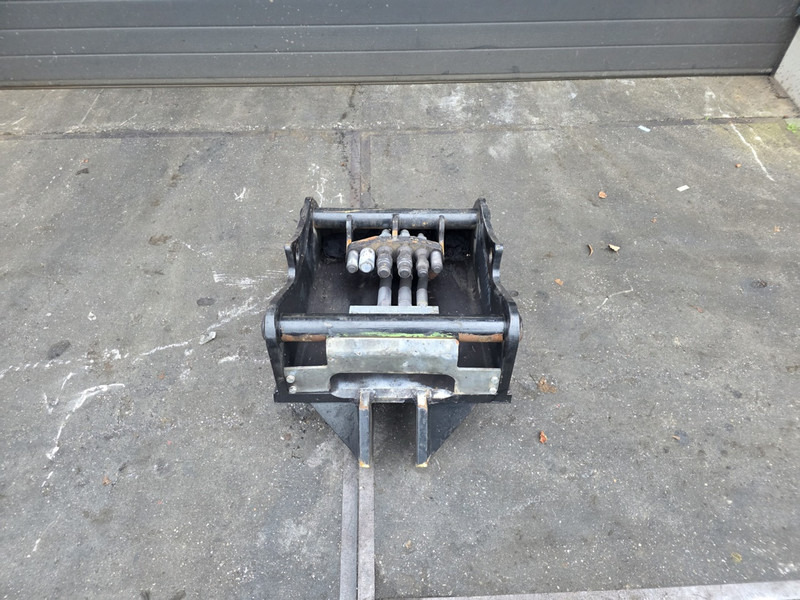 Oilquick kopplaat oq70/55 adaptor plate oilquick 70 55 steelwrist - Brza spojnica za Građevinska mašina: slika 1 Oilquick kopplaat oq70/55 adaptor plate oilquick 70 55 steelwrist - Brza spojnica za Građevinska mašina: slika 1