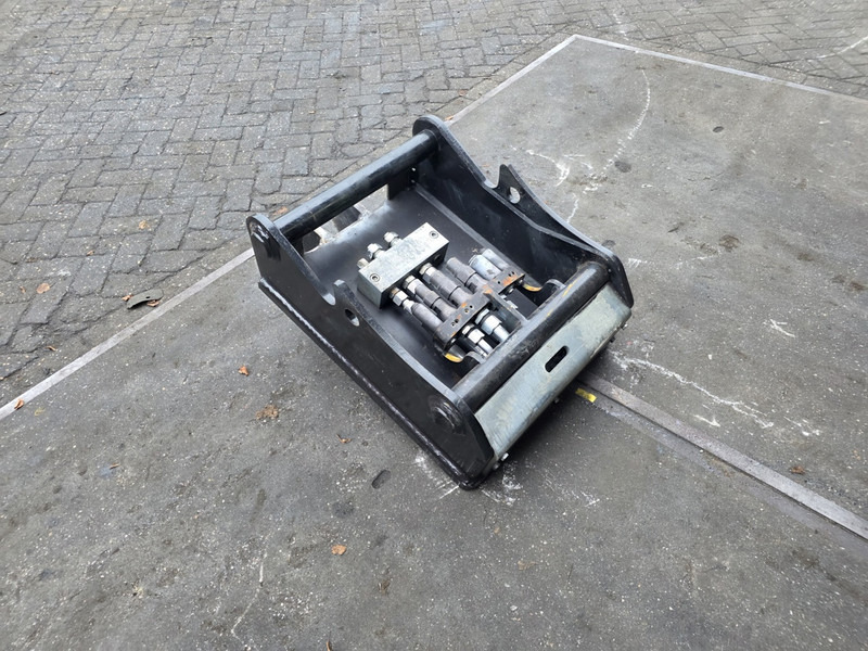 Oilquick kopplaat oq70/55 adaptor plate oilquick 70 55 steelwrist - Brza spojnica za Građevinska mašina: slika 3 Oilquick kopplaat oq70/55 adaptor plate oilquick 70 55 steelwrist - Brza spojnica za Građevinska mašina: slika 3