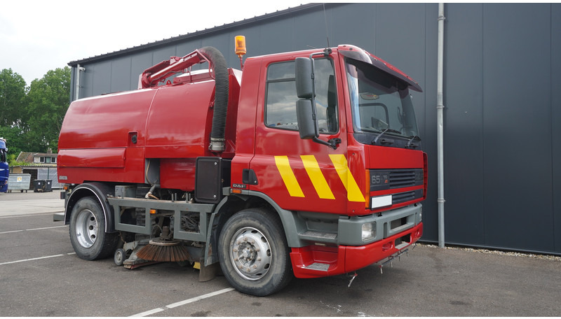 DAF 65.180 ATI STREET SWEPER RH DRIVE MANUAL GARBOX 96.000KM - Autočistilica: slika 4 DAF 65.180 ATI STREET SWEPER RH DRIVE MANUAL GARBOX 96.000KM - Autočistilica: slika 4