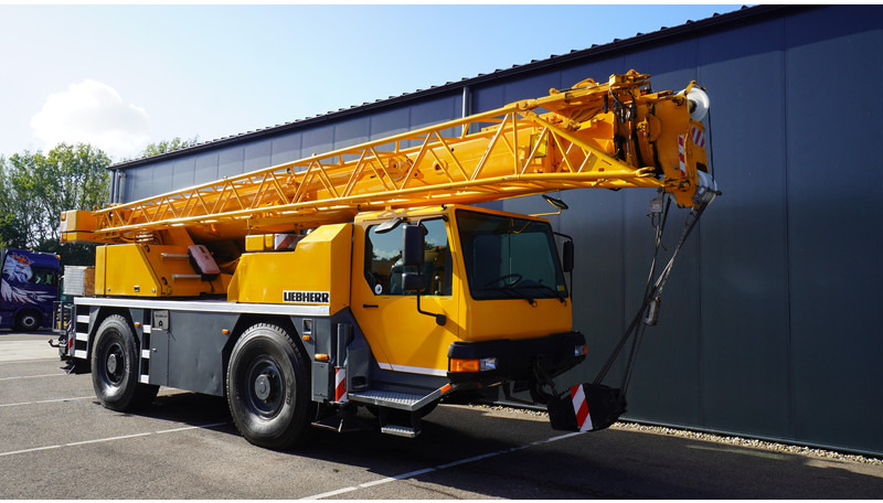 Liebherr LTM 1030-2.1 WITH JIB - Kamion sa dizalicom: slika 3 Liebherr LTM 1030-2.1 WITH JIB - Kamion sa dizalicom: slika 3