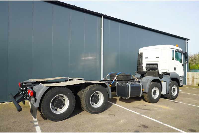 Kamion sa golom šasijom i zatvorenom kabinom MAN TGS41.400 8X4 BB-WW NEW UNUSED CHASSIS EURO3: slika 8