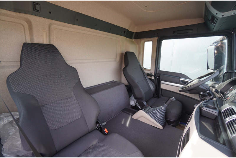 Kamion sa golom šasijom i zatvorenom kabinom MAN TGS41.400 8X4 BB-WW NEW UNUSED CHASSIS EURO3: slika 6