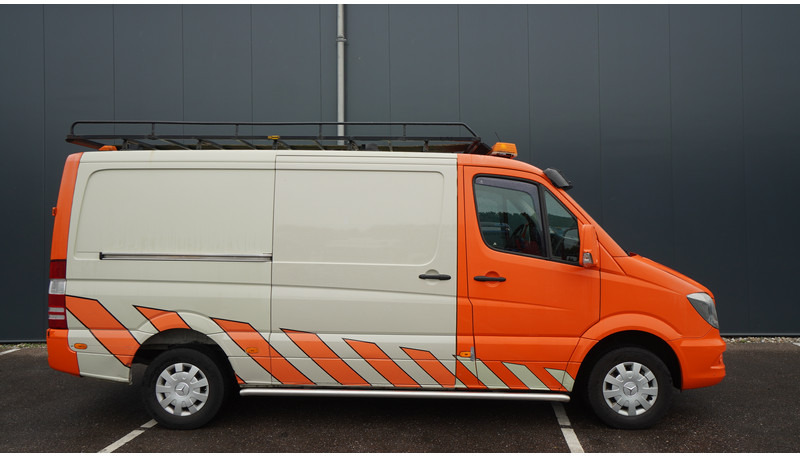 Mercedes-Benz Sprinter 309 CLOSED BOX - Dostavno vozilo sa zatvorenim sandukom: slika 2 Mercedes-Benz Sprinter 309 CLOSED BOX - Dostavno vozilo sa zatvorenim sandukom: slika 2