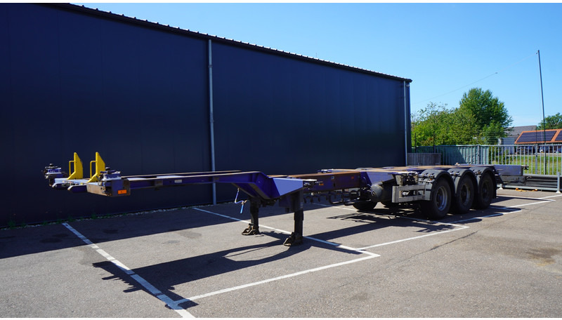 Pacton 3 AXLE CONTAINER TRANSPORT TRAILER EXTENDABLE 45 FT - Poluprikolica za prevoz kontejnera/ Poluprikolica sa promenjivim sandukom: slika 2 Pacton 3 AXLE CONTAINER TRANSPORT TRAILER EXTENDABLE 45 FT - Poluprikolica za prevoz kontejnera/ Poluprikolica sa promenjivim sandukom: slika 2