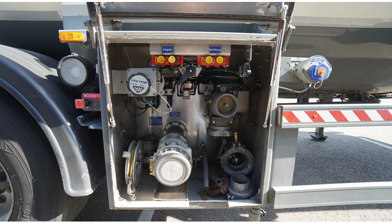 Schrader 3 AXLE ADR CHEMIE TANK TRAILER 40.000LTR - Poluprikolica cisterna: slika 4 Schrader 3 AXLE ADR CHEMIE TANK TRAILER 40.000LTR - Poluprikolica cisterna: slika 4