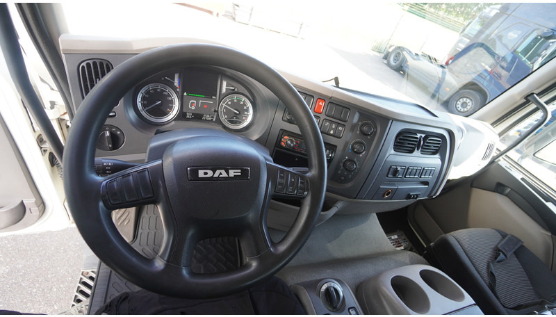 DAF LF 220 WITH HIAB XS111 HI DUO CRANE 238.000KM - Tegljač: slika 5 DAF LF 220 WITH HIAB XS111 HI DUO CRANE 238.000KM - Tegljač: slika 5
