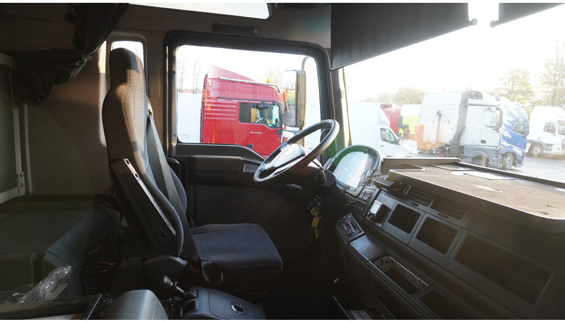 MAN TGA 41.530 8X4 160 TON'S RETARDER 283.000KM - Tegljač: slika 5 MAN TGA 41.530 8X4 160 TON'S RETARDER 283.000KM - Tegljač: slika 5