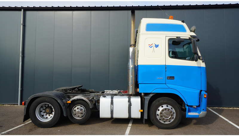 Volvo FH 440 6X2 GLOBETROTTER EURO 3 - Tegljač: slika 2 Volvo FH 440 6X2 GLOBETROTTER EURO 3 - Tegljač: slika 2