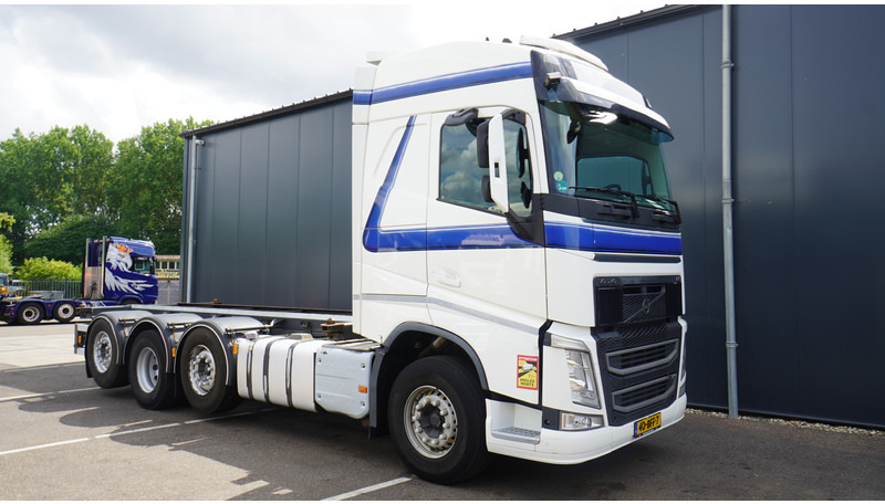 Volvo FH 460 8X2 20 FT CONTAINER TRANSPORT TRUCK - Kamion za prevoz kontejnera/ Kamion sa promenjivim sandukom: slika 4 Volvo FH 460 8X2 20 FT CONTAINER TRANSPORT TRUCK - Kamion za prevoz kontejnera/ Kamion sa promenjivim sandukom: slika 4