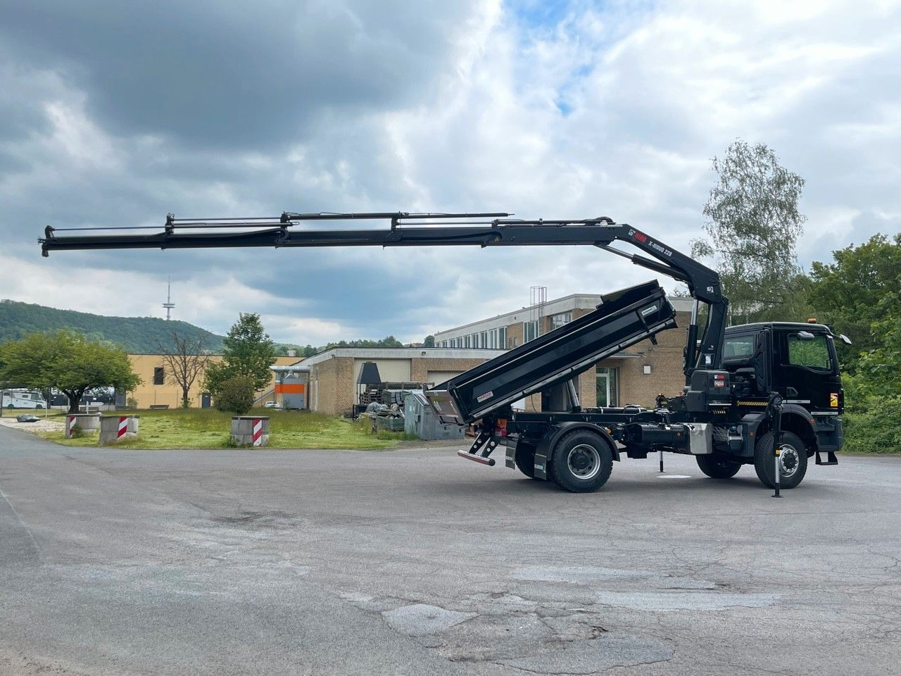 MAN TGM 18.320 4x4 Euro6e Hiab X Hiduo 228-4 - Istovarivač, Kamion sa dizalicom: slika 2 MAN TGM 18.320 4x4 Euro6e Hiab X Hiduo 228-4 - Istovarivač, Kamion sa dizalicom: slika 2