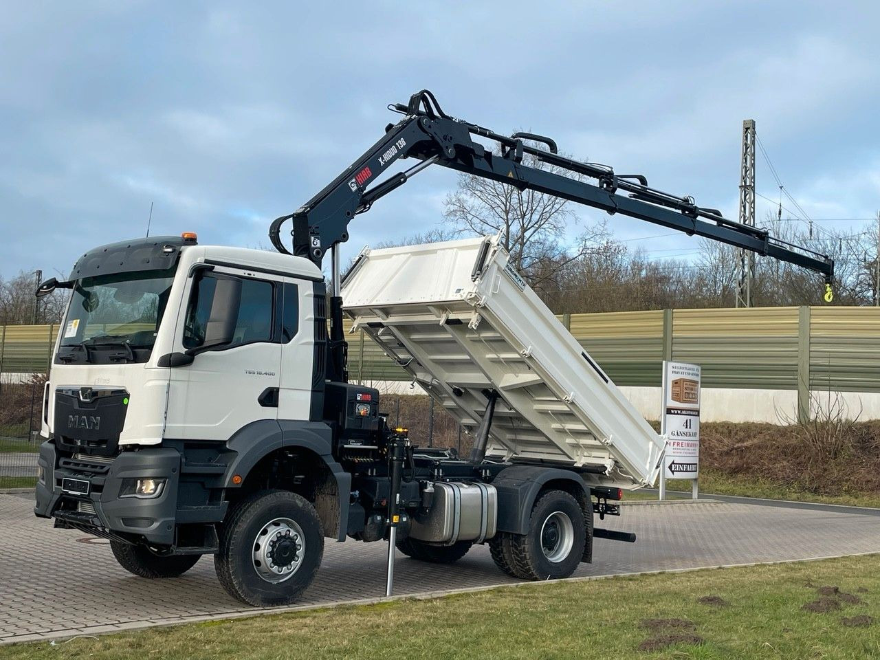 MAN TGS 18.400 TG3 4x4 Euro6e Hiab X-HiDuo 138DS-4 - Istovarivač, Kamion sa dizalicom: slika 1 MAN TGS 18.400 TG3 4x4 Euro6e Hiab X-HiDuo 138DS-4 - Istovarivač, Kamion sa dizalicom: slika 1