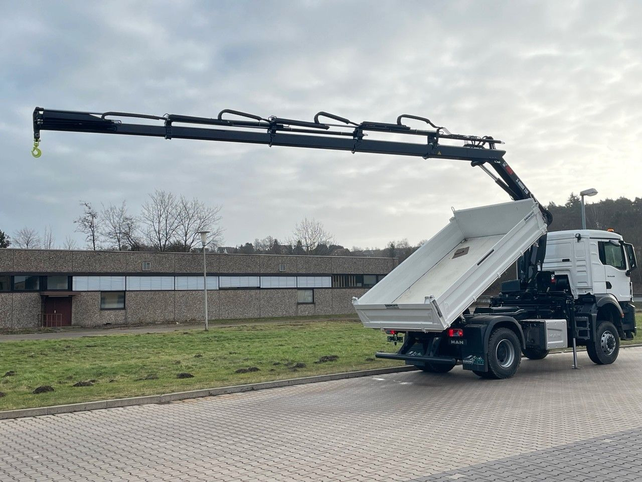 MAN TGS 18.400 TG3 4x4 Euro6e Hiab X-HiDuo 138DS-4 - Istovarivač, Kamion sa dizalicom: slika 4 MAN TGS 18.400 TG3 4x4 Euro6e Hiab X-HiDuo 138DS-4 - Istovarivač, Kamion sa dizalicom: slika 4