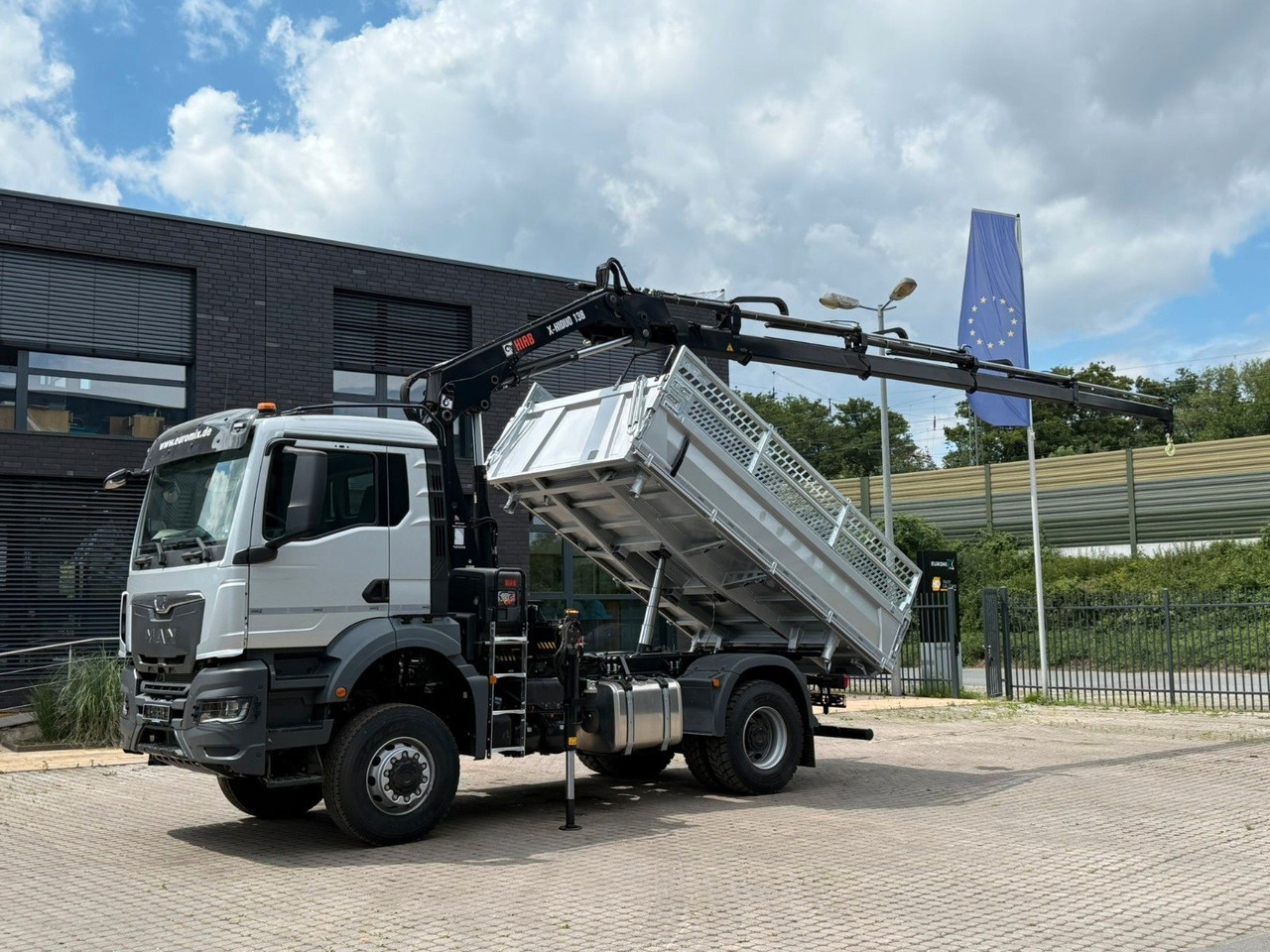 MAN TGS 18.400 TG3 4x4 Euro6e Hiab X-HiDuo 138DS-4 - Istovarivač, Kamion sa dizalicom: slika 1 MAN TGS 18.400 TG3 4x4 Euro6e Hiab X-HiDuo 138DS-4 - Istovarivač, Kamion sa dizalicom: slika 1