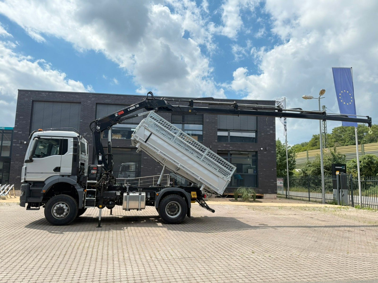 MAN TGS 18.400 TG3 4x4 Euro6e Hiab X-HiDuo 138DS-4 - Istovarivač, Kamion sa dizalicom: slika 3 MAN TGS 18.400 TG3 4x4 Euro6e Hiab X-HiDuo 138DS-4 - Istovarivač, Kamion sa dizalicom: slika 3