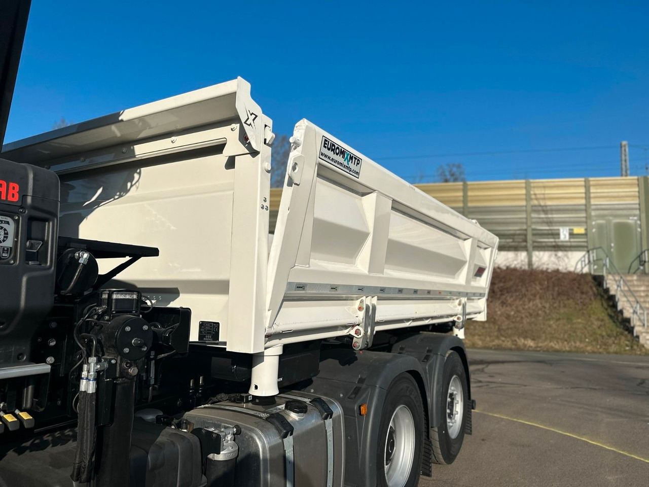 MAN TGS 28.440 6x4-4 / 3-Seiten- Kipper EuromixMTP - Istovarivač: slika 3 MAN TGS 28.440 6x4-4 / 3-Seiten- Kipper EuromixMTP - Istovarivač: slika 3