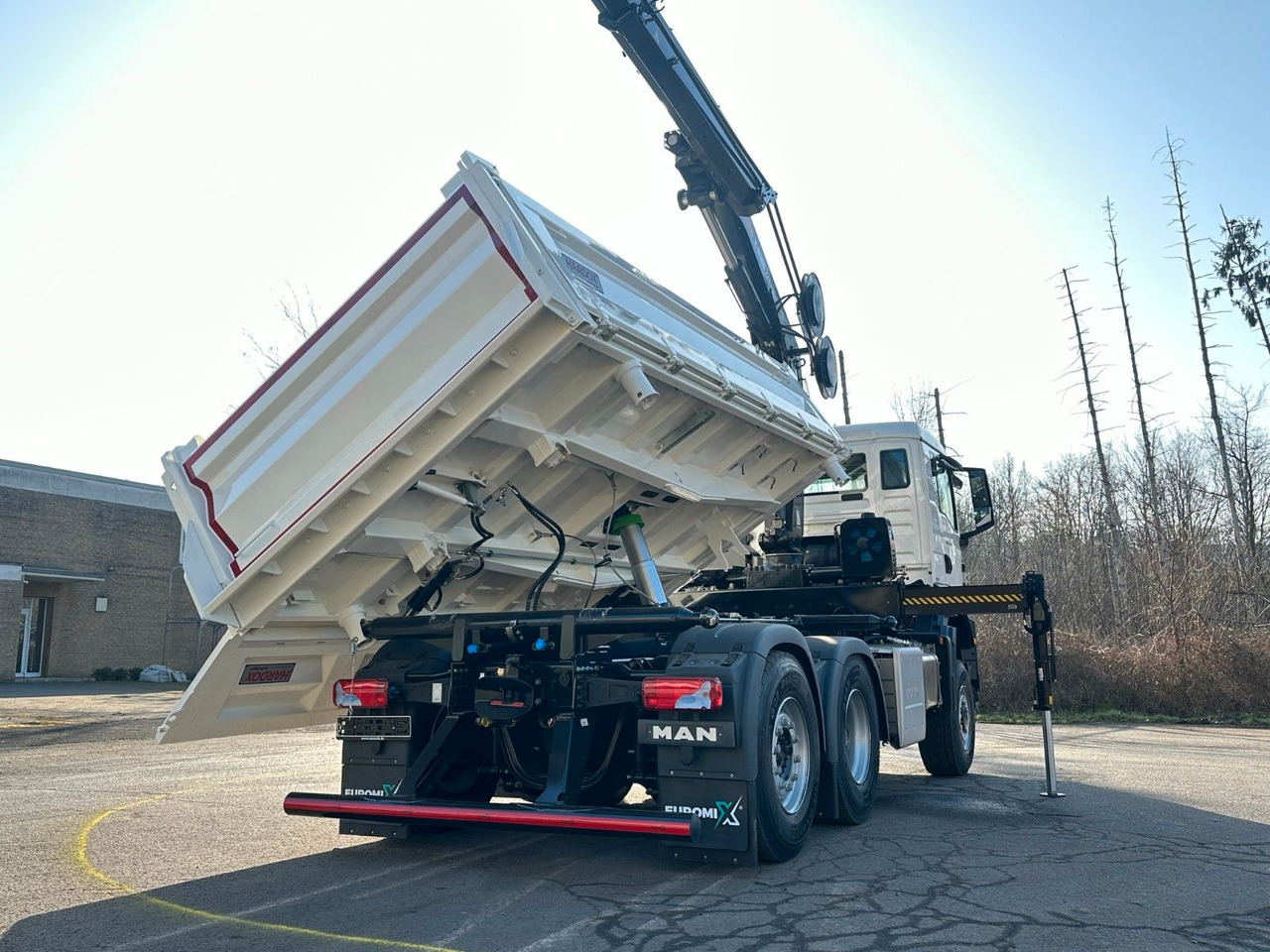 MAN TGS 28.440 6x4-4 / 3-Seiten- Kipper EuromixMTP - Istovarivač: slika 4 MAN TGS 28.440 6x4-4 / 3-Seiten- Kipper EuromixMTP - Istovarivač: slika 4